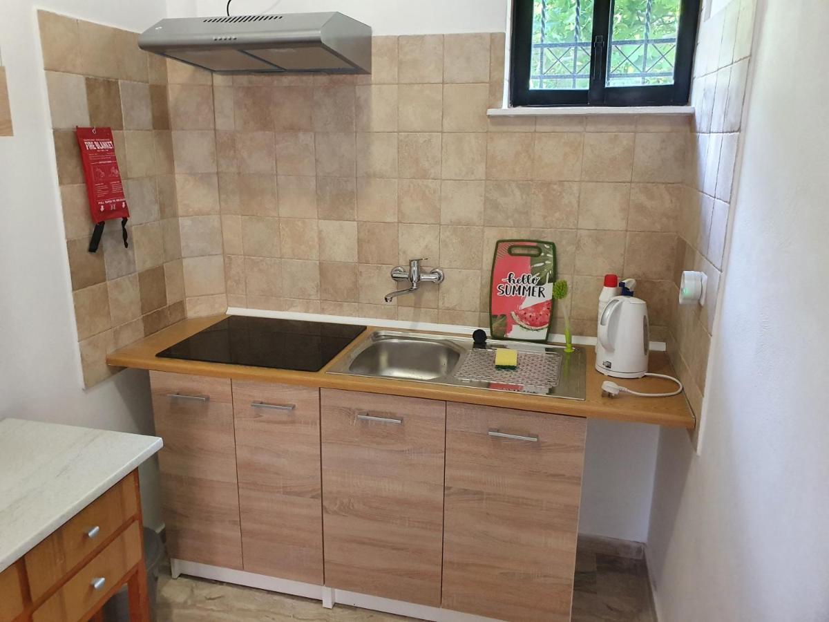 Julia'S Apartment Каламата Экстерьер фото