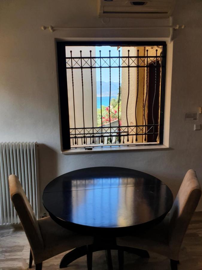 Julia'S Apartment Каламата Экстерьер фото