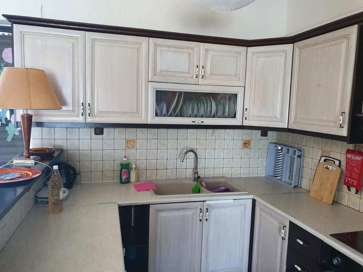 Julia'S Apartment Каламата Экстерьер фото