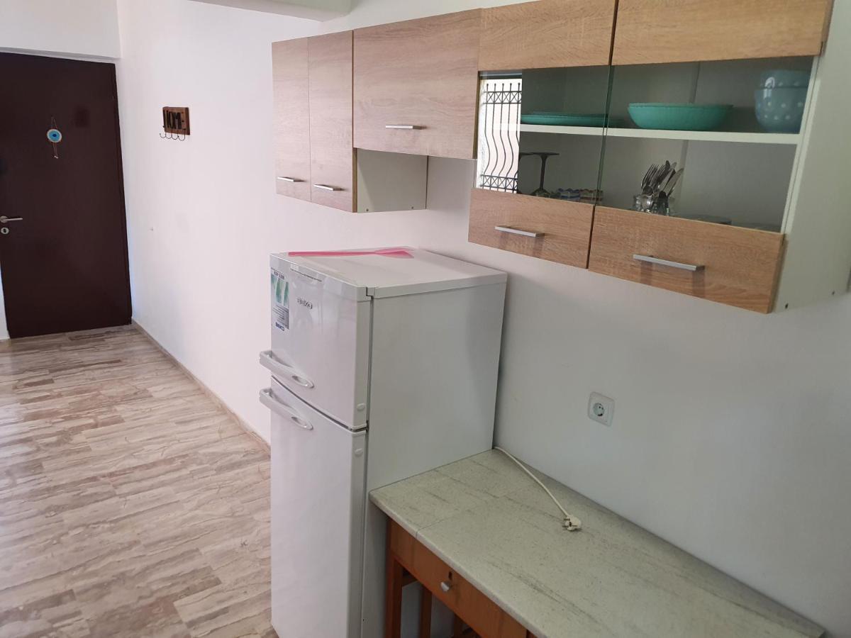 Julia'S Apartment Каламата Экстерьер фото
