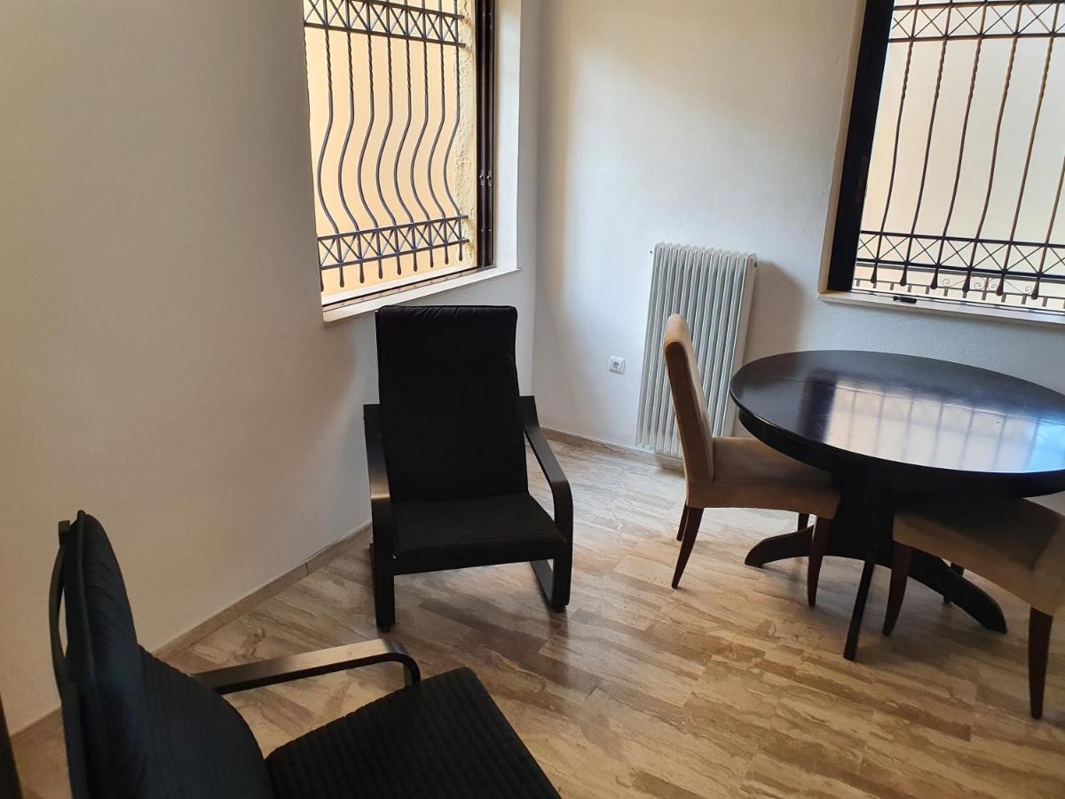 Julia'S Apartment Каламата Экстерьер фото