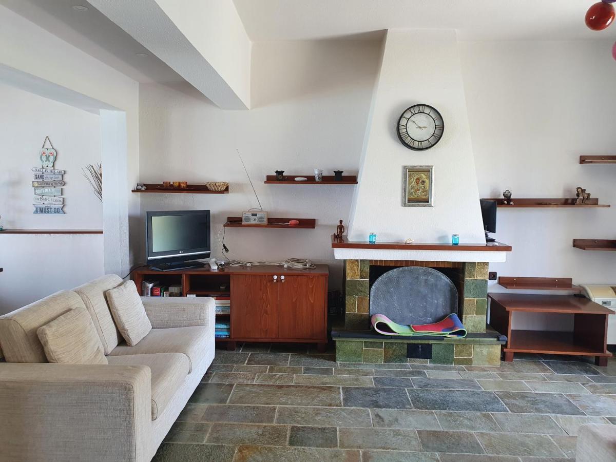 Julia'S Apartment Каламата Экстерьер фото