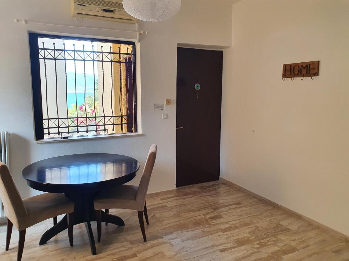Julia'S Apartment Каламата Экстерьер фото