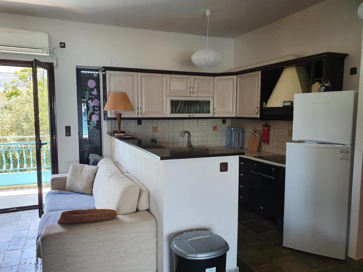 Julia'S Apartment Каламата Экстерьер фото