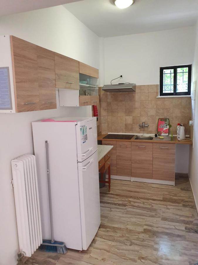Julia'S Apartment Каламата Экстерьер фото