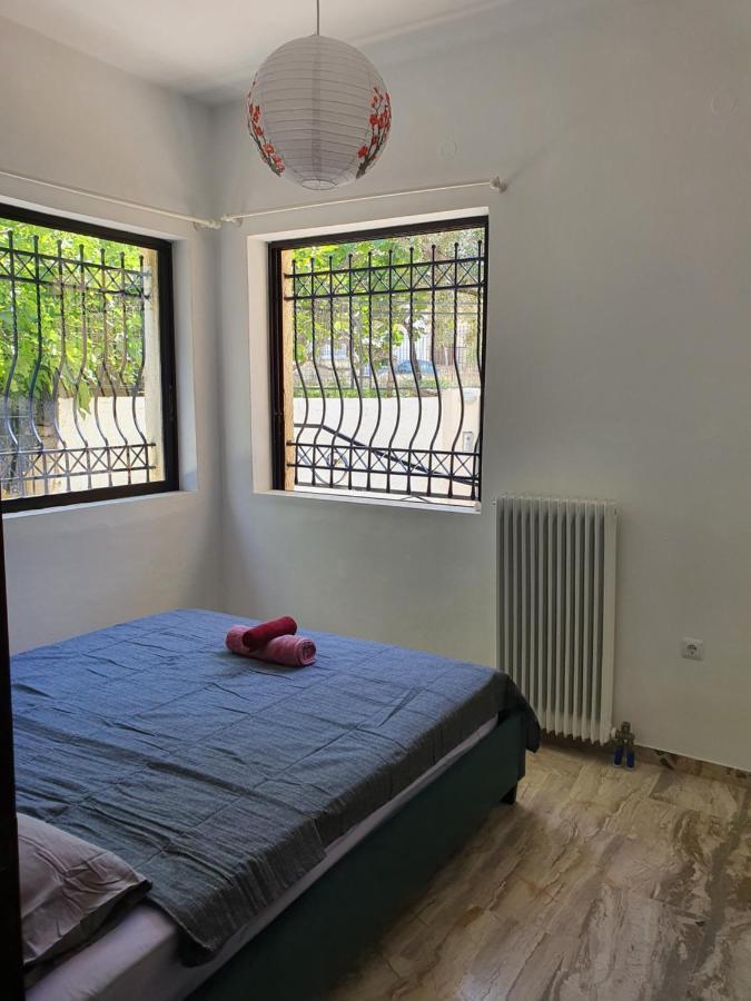 Julia'S Apartment Каламата Экстерьер фото
